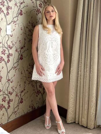Alyvia Alyn Lind