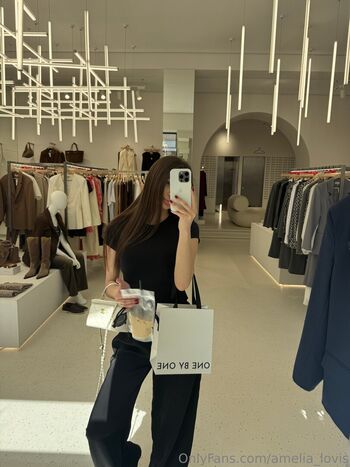 amelia_lovis