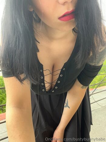 bustybunnybabe