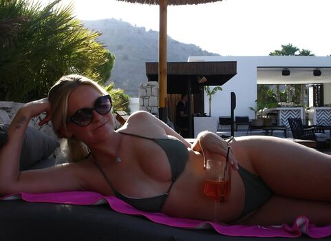 Chloe Burns