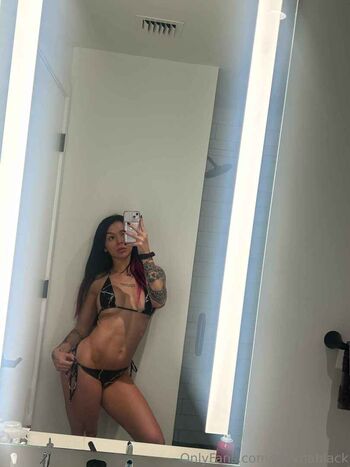 Cora Jade
