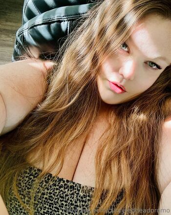curvyredheadpromo