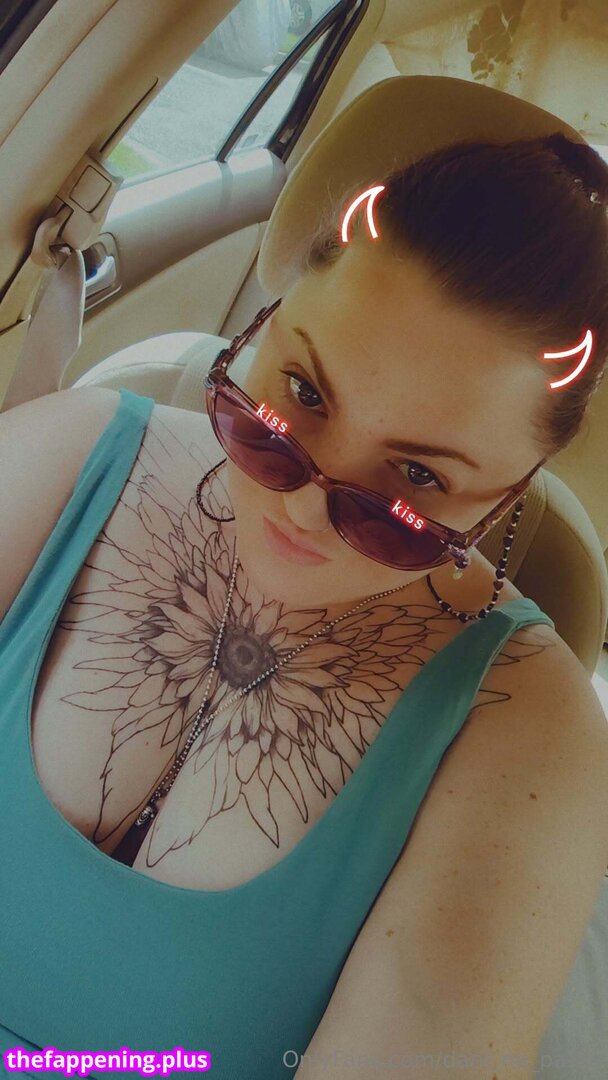dani_no_pants