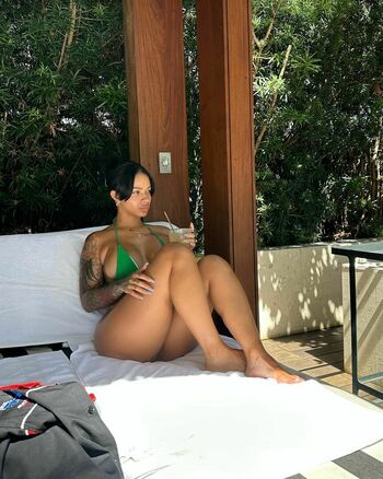 dejanicolehiott