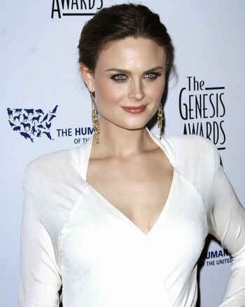 Emily Deschanel