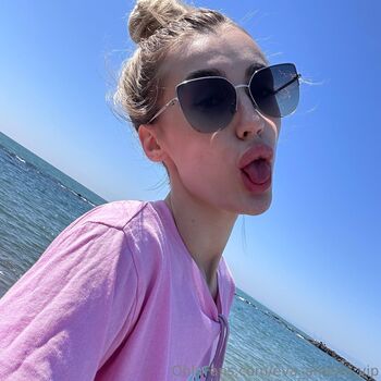 eva_amelia_vip19