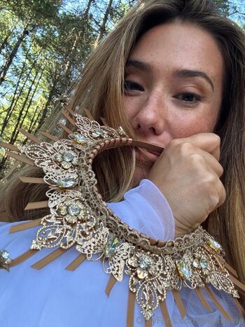Eva Lovia