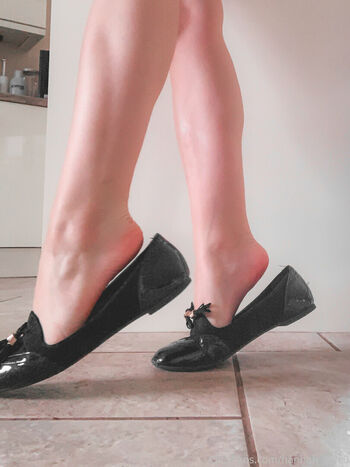 footgirlgonebad_