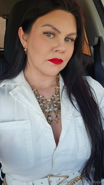 hellafoxxy