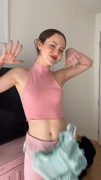 Iris Apatow