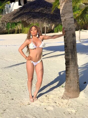 Khanyi Mbau