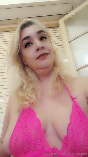 latina_bigtits