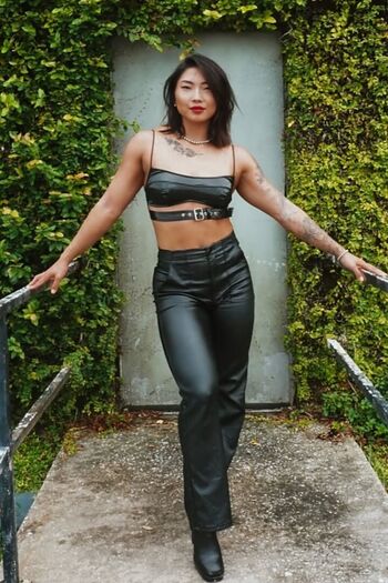 Leigh Laurel