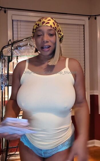 lollipop_lioness