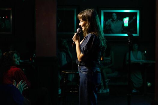 Milana Vayntrub