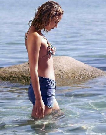Nora Arnezeder