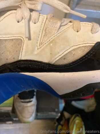 onlyfeetnsneakers