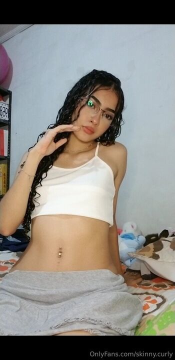skinny.curly