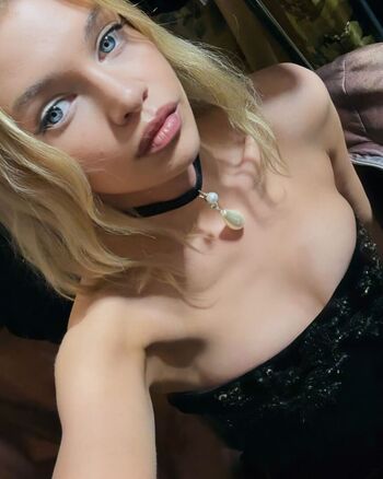 Stella Maxwell