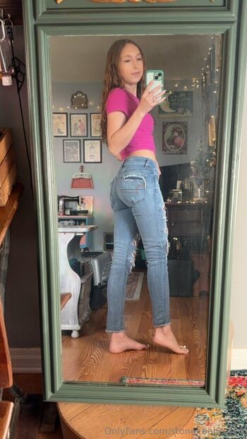 stoner.babe.420