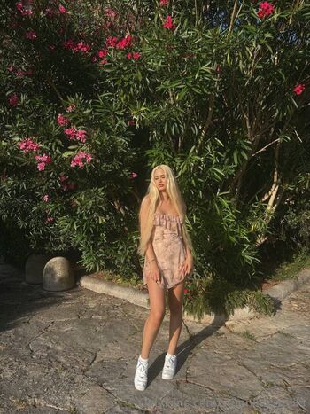 stunning_stella