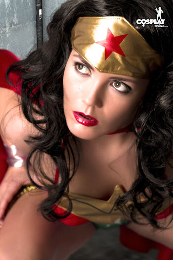 Superheroine