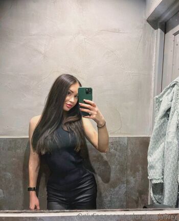 valerylovelyfoxy