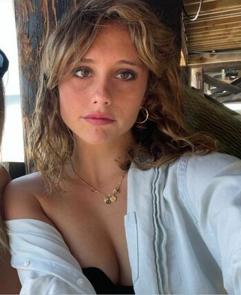 Zoe Simmons