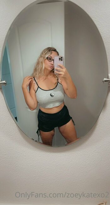 zoeykatexo2